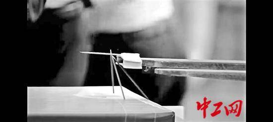 絕技絕活|開(kāi)著叉車“穿針引線”:叉車